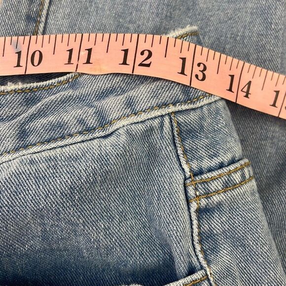 Women's High Rise Ripped Destroyed Straight Leg Jeans Light Wash Size 4 - Picture 3 of 8